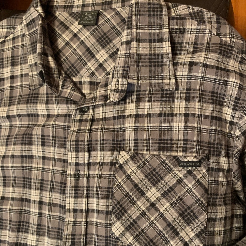 Long sleeve Oakley shirt